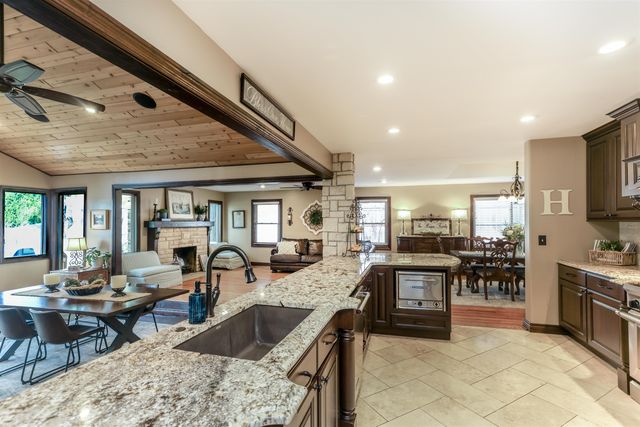 21 N Laurel Dr, Wichita, KS 67206