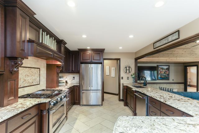 21 N Laurel Dr, Wichita, KS 67206