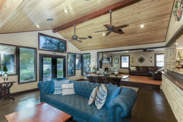 21 N Laurel Dr, Wichita, KS 67206