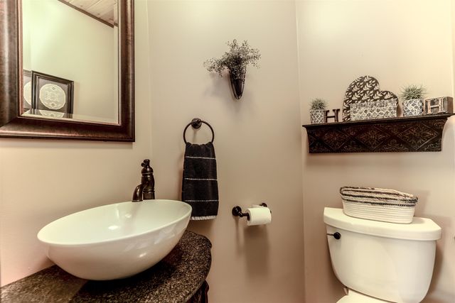 21 N Laurel Dr, Wichita, KS 67206