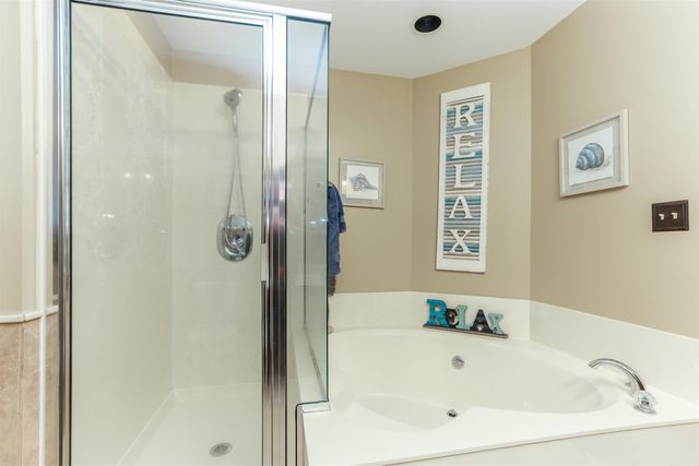 21 N Laurel Dr, Wichita, KS 67206