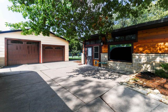 21 N Laurel Dr, Wichita, KS 67206