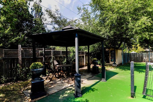 21 N Laurel Dr, Wichita, KS 67206