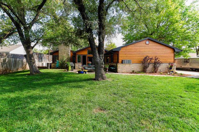 21 N Laurel Dr, Wichita, KS 67206