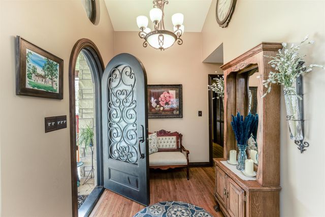 21 N Laurel Dr, Wichita, KS 67206