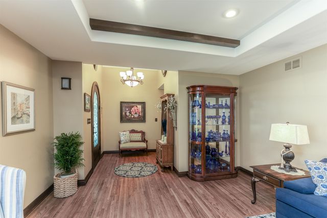 21 N Laurel Dr, Wichita, KS 67206