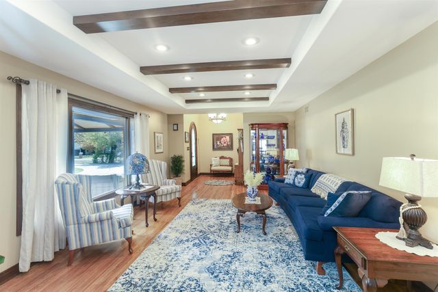 21 N Laurel Dr, Wichita, KS 67206