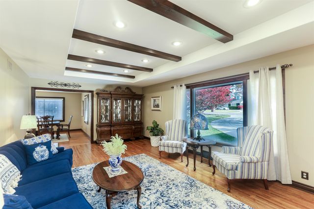 21 N Laurel Dr, Wichita, KS 67206