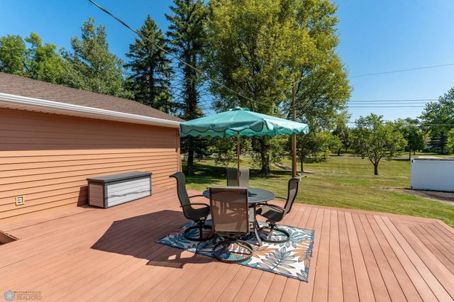 2925 Edgewood Drive N, Fargo, ND 58102