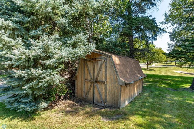 2925 Edgewood Drive N, Fargo, ND 58102