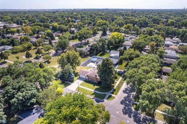 2925 Edgewood Drive N, Fargo, ND 58102