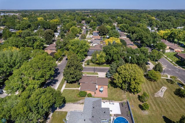 2925 Edgewood Drive N, Fargo, ND 58102