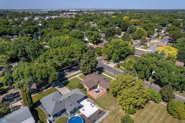 2925 Edgewood Drive N, Fargo, ND 58102