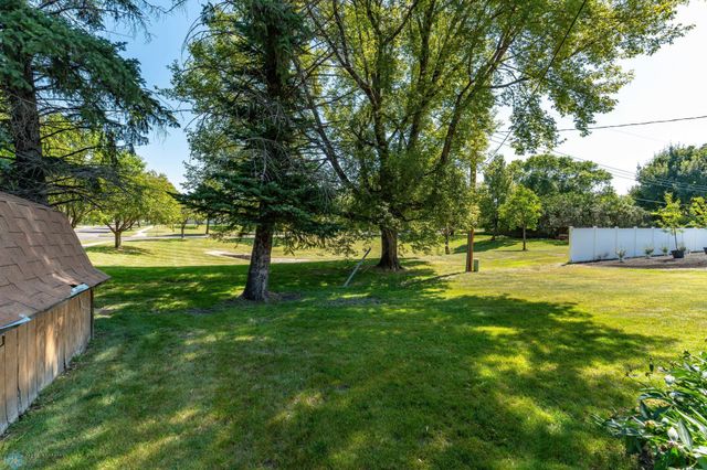 2925 Edgewood Drive N, Fargo, ND 58102