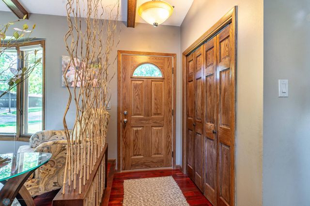 2925 Edgewood Drive N, Fargo, ND 58102