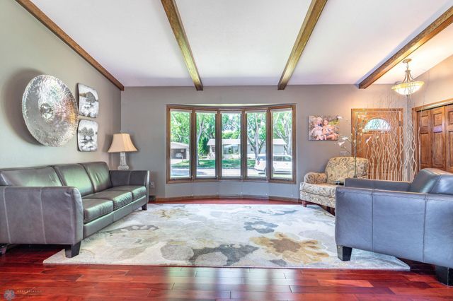 2925 Edgewood Drive N, Fargo, ND 58102