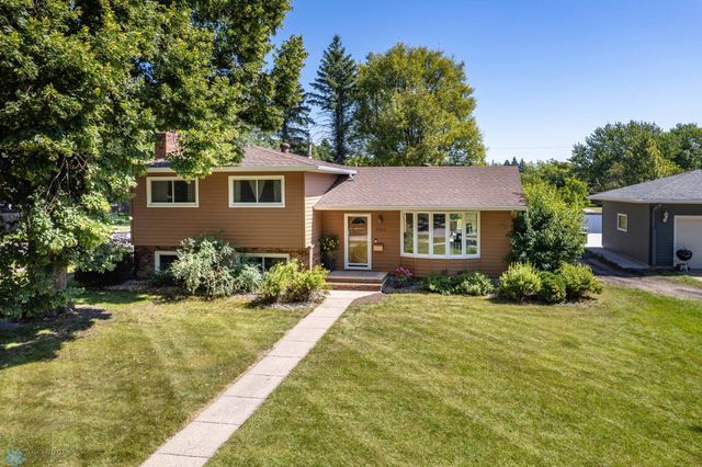 2925 Edgewood Drive N, Fargo, ND 58102