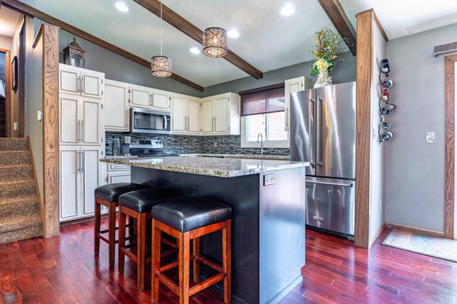 2925 Edgewood Drive N, Fargo, ND 58102