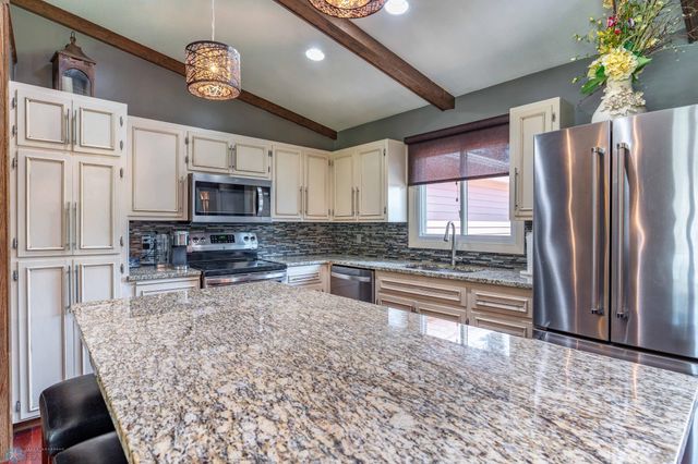 2925 Edgewood Drive N, Fargo, ND 58102