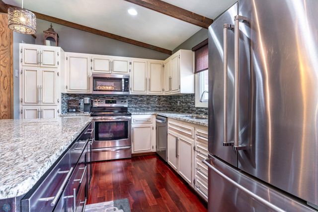 2925 Edgewood Drive N, Fargo, ND 58102