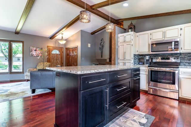 2925 Edgewood Drive N, Fargo, ND 58102