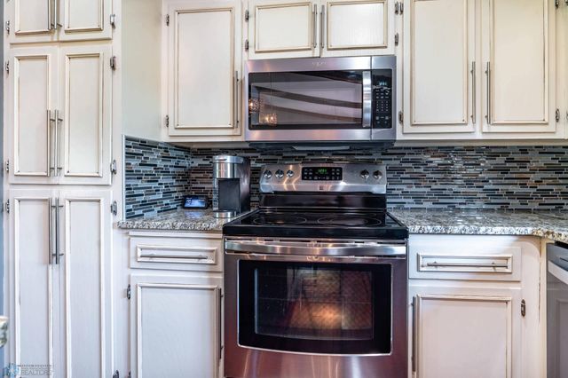 2925 Edgewood Drive N, Fargo, ND 58102