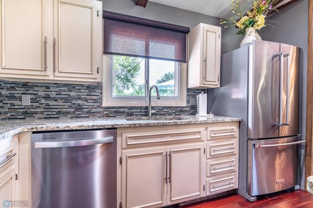 2925 Edgewood Drive N, Fargo, ND 58102