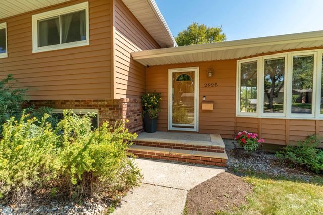 2925 Edgewood Drive N, Fargo, ND 58102