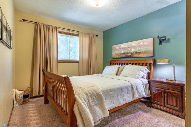 2925 Edgewood Drive N, Fargo, ND 58102