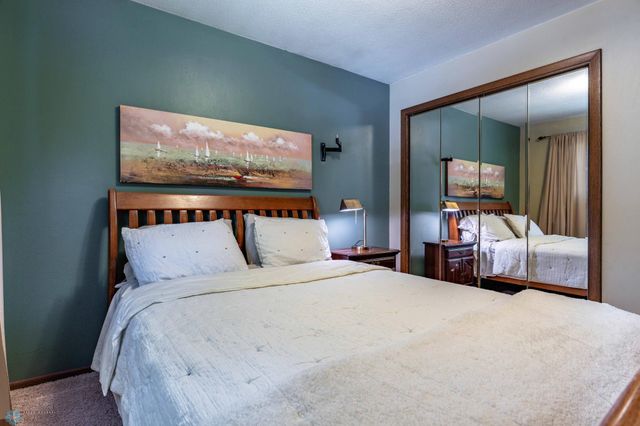 2925 Edgewood Drive N, Fargo, ND 58102