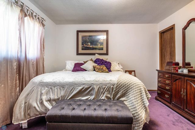 2925 Edgewood Drive N, Fargo, ND 58102