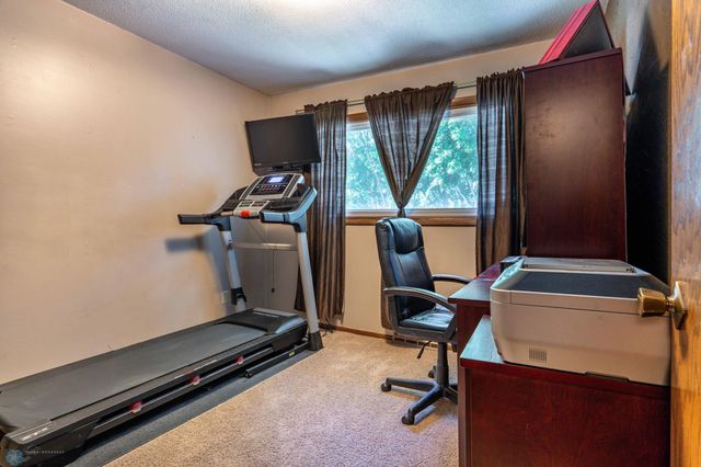 2925 Edgewood Drive N, Fargo, ND 58102