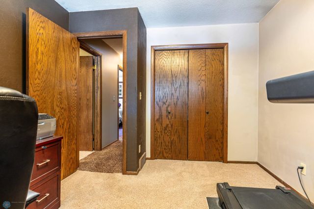 2925 Edgewood Drive N, Fargo, ND 58102