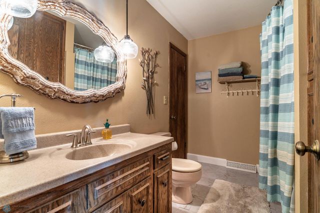 2925 Edgewood Drive N, Fargo, ND 58102