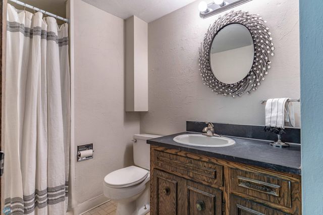 2925 Edgewood Drive N, Fargo, ND 58102