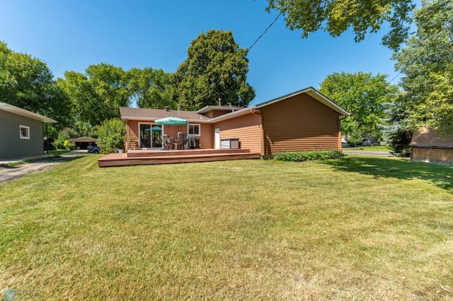 2925 Edgewood Drive N, Fargo, ND 58102