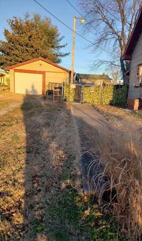 2461 Old Greenbrier Pike, Greenbrier, TN 37073