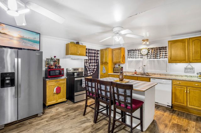 2461 Old Greenbrier Pike, Greenbrier, TN 37073