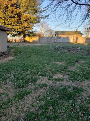 2461 Old Greenbrier Pike, Greenbrier, TN 37073