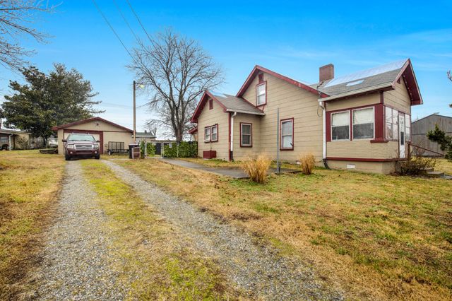 2461 Old Greenbrier Pike, Greenbrier, TN 37073