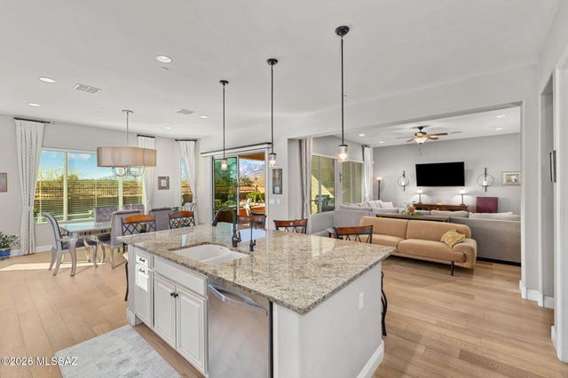 2431 N Wychwood Court, Tucson, AZ 85749