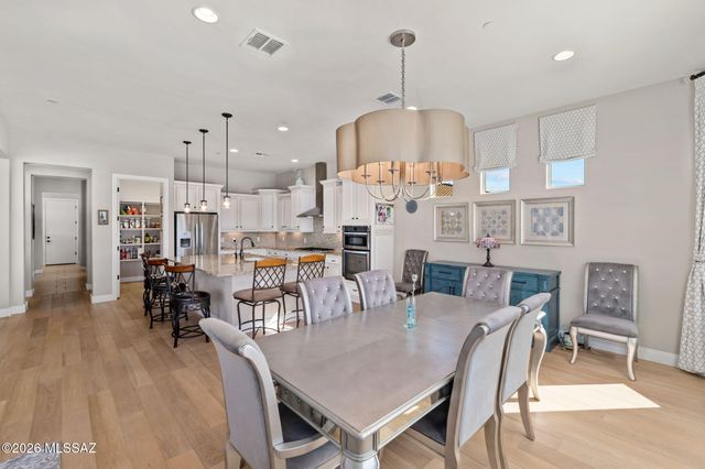 2431 N Wychwood Court, Tucson, AZ 85749