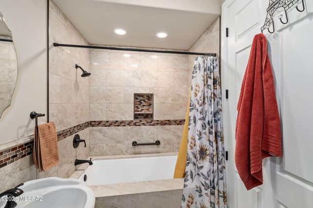 2431 N Wychwood Court, Tucson, AZ 85749