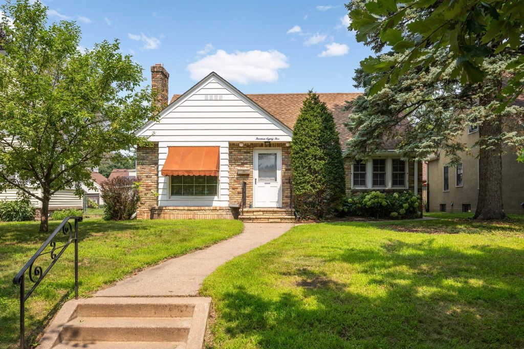 1485 Iowa Avenue W, Falcon Heights, MN 55108