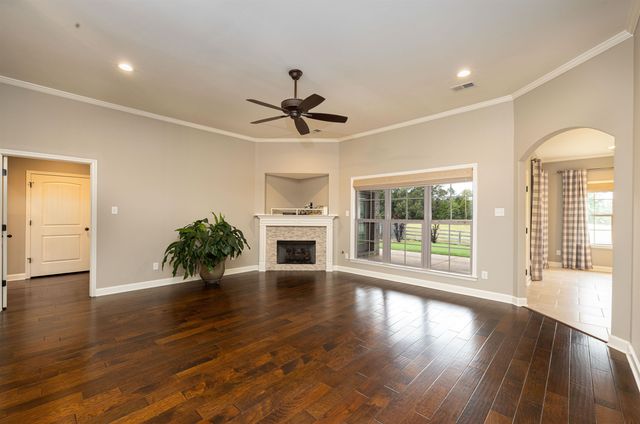 80 LAZY J DR, Oakland, TN 38068