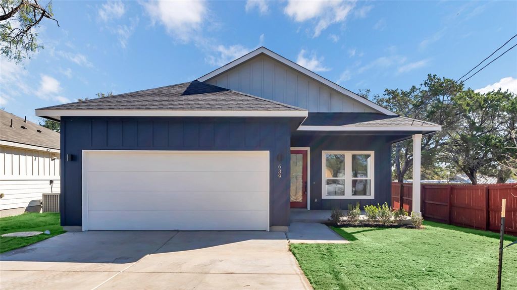 639 Magnolia LN, Cottonwood Shores, TX 78657