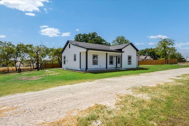 750 Jay Bird Lane, Reno, TX 76082
