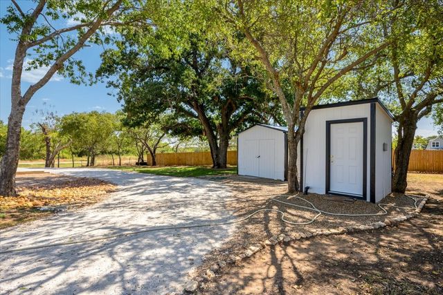 750 Jay Bird Lane, Reno, TX 76082