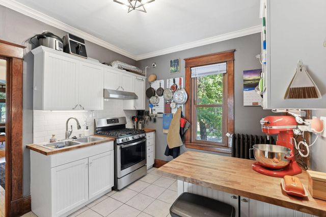 1162 Thomas Avenue, Saint Paul, MN 55104