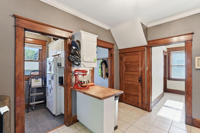 1162 Thomas Avenue, Saint Paul, MN 55104